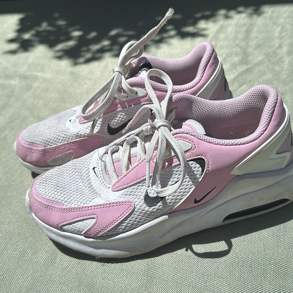 Used but clean pint Nike max airs size 6